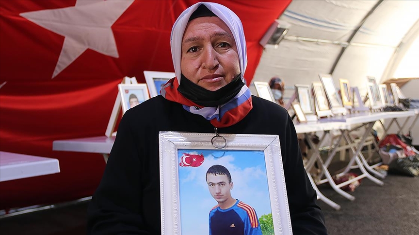 Diyarbakır annesi Üçdağ: HDP ve PKKyı kınıyoruz. Çünkü evlatlarımızı, ciğerimizi bizden koparıp, götürdüler