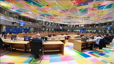 EU extends sanctions over threat to Ukrainian sovereignty