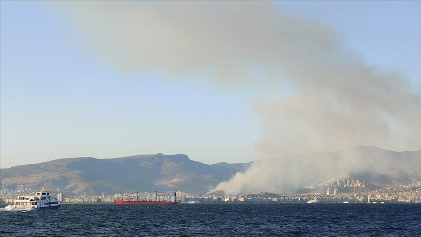 izmir in karsiyaka ilcesinde cikan orman yangini sonduruldu