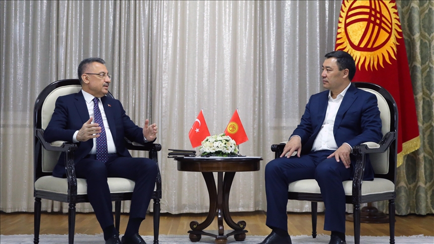 Cumhurbaşkanı Yardımcısı Oktay, Kırgızistan Cumhurbaşkanı Caparov ile bir araya geldi
