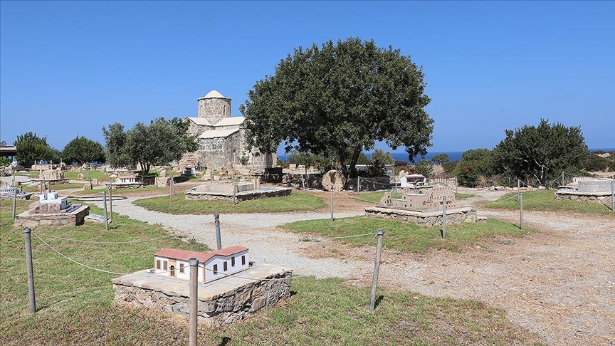 Kıbrıstaki tarihi ve simge eserlerin minyatürleri Minia Kıbrıs Müzesinde sergileniyor