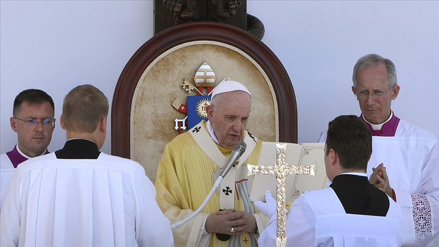Katoliklerin ruhani lideri Papa Franciscus, Macaristanda Efkaristiya Kongresinin kapanış ayinine katıldı