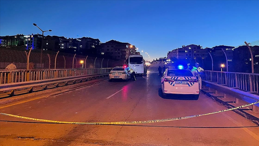 Başkentte servis aracı ile otomobil çarpıştı: 5 ölü