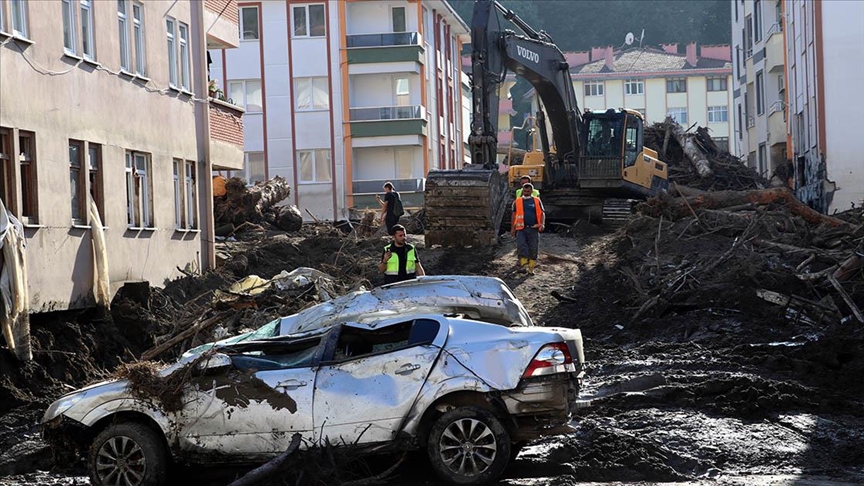 Karadenizdeki sel felaketinde 82 kişi hayatını kaybetti, 15 kişiyi arama çalışmaları devam ediyor