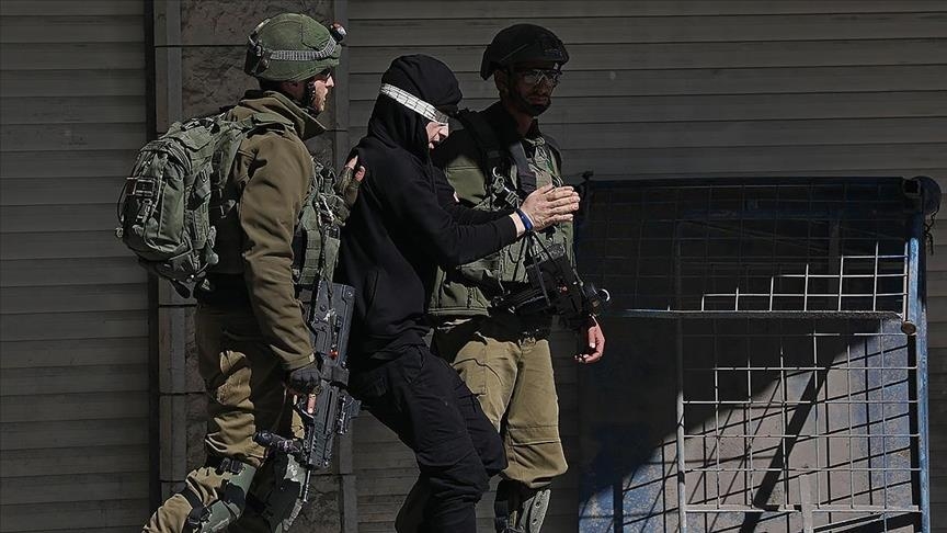 Israel arrests 14 Palestinians in West Bank raids