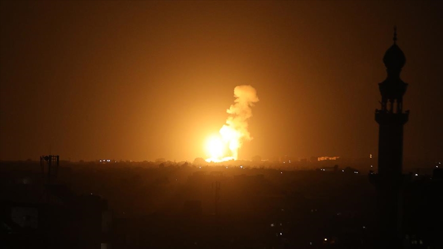 İsrail uçakları Gazze Şeridine hava saldırıları düzenledi