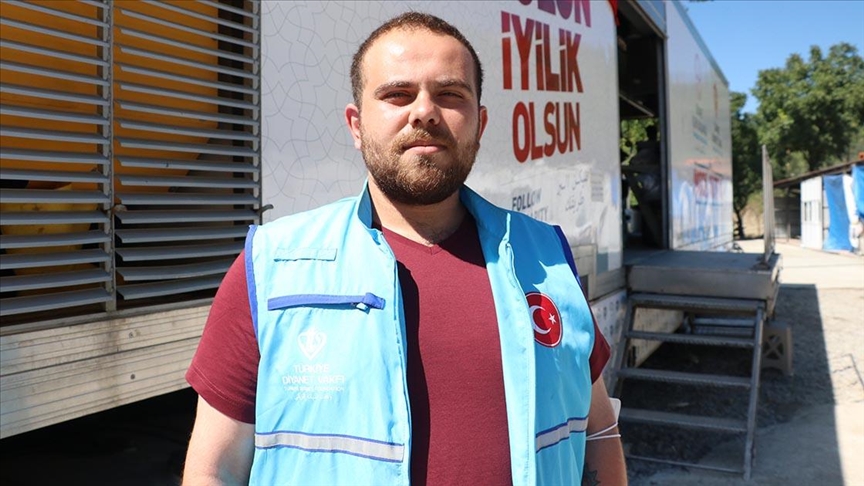 İzmirden yaraları sarmak için Bozkurta gelen gönüllü bir aydır gece gündüz çalışıyor