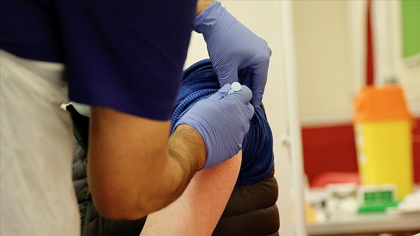İngilterede Kovid-19dan ölenlerin sadece yüzde 1,2si çift doz aşı yaptıranlar