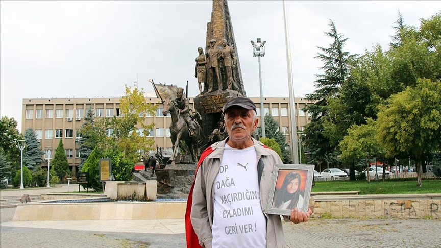 Kızı PKK tarafından kaçırılan baba, İzmirden Ankaraya yaptığı umut yürüyüşünde Uşaka ulaştı