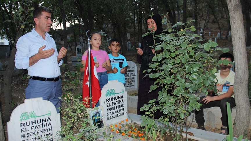 Hakkaride PKKlı teröristlerin katlettiği Budakın ailesinin acısı dinmiyor