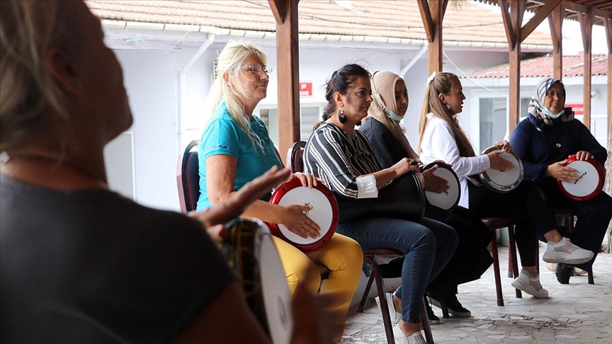 Ev kadınlarının kurduğu ritim grubu Trakya şarkılarını dünyaya tanıtmak istiyor