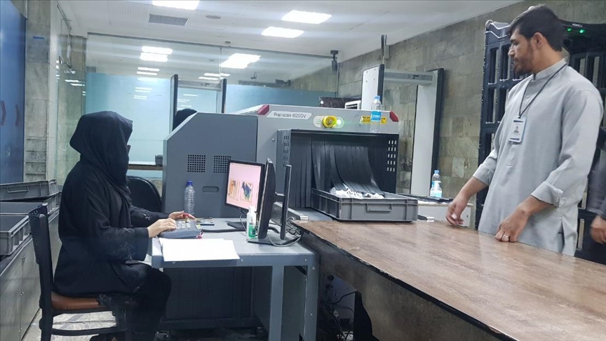 أفغانستان.. موظفات مطار كابل يعدن إلى أعمالهن
