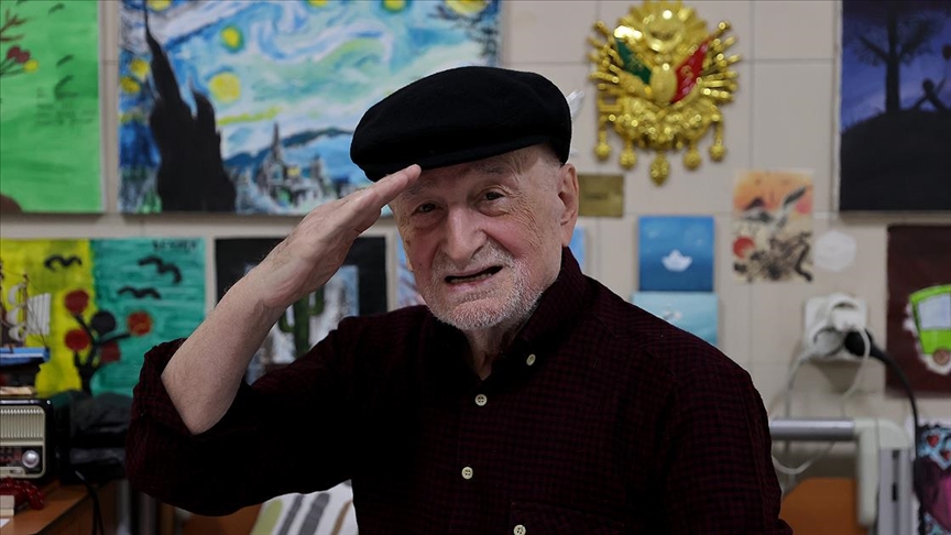 Darülaceze sakini emekli kaptan 80 yaşında resim ve şiir yeteneğini keşfetti