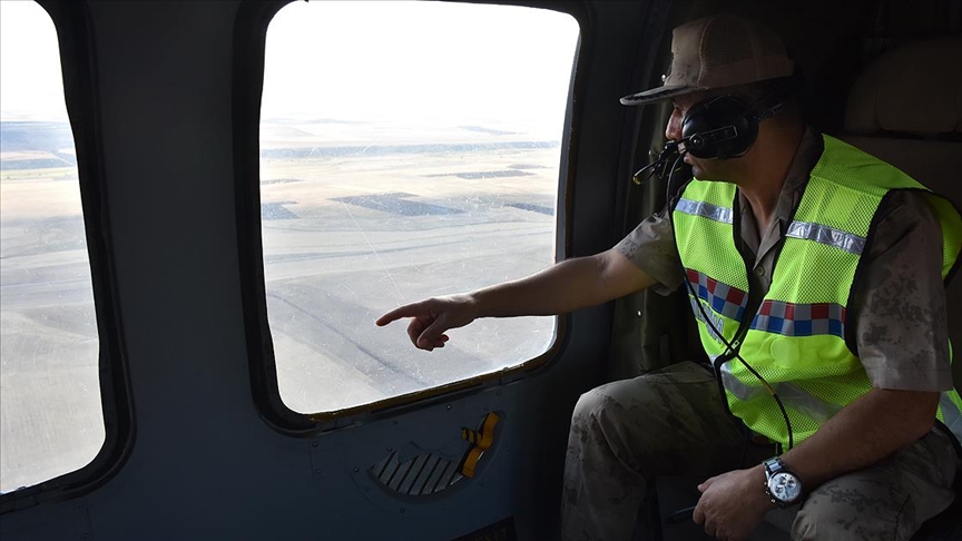 Jandarma ekipleri Ağrı-Erzurum ve Ağrı-İran kara yollarını havadan denetledi