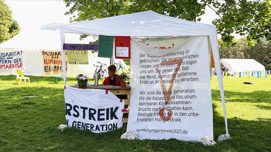 Almanya'da aktivistler iklim değişikliğine dikkati çekmek amacıyla açlık grevini sürdürüyor