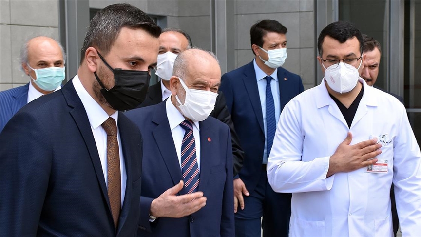 Saadet Partisi Genel Başkanı Karamollaoğlu, YİK Başkanı Asiltürkü hastanede ziyaret etti