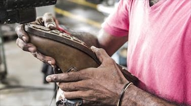 Backyard shoemakers steal the show in Zimbabwe