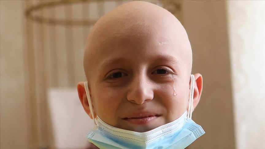 İsrail gözaltısı kanser hastası Filistinli çocukla babasını ayırdı