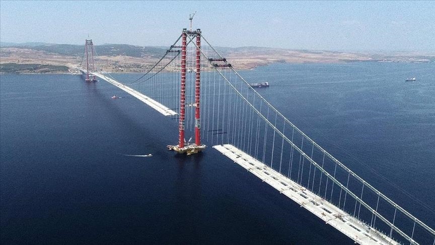 На западе Турции продолжается строительство моста «Чанаккале 1915»