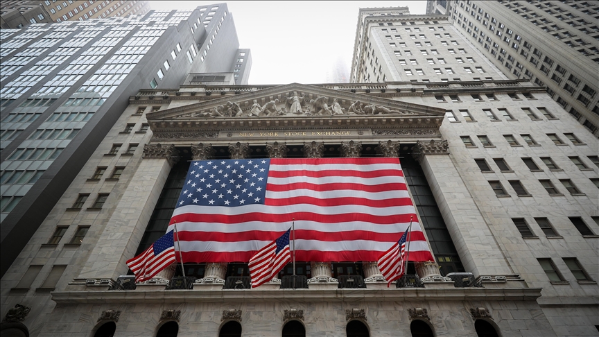 US stock market ends strong after mixed opening