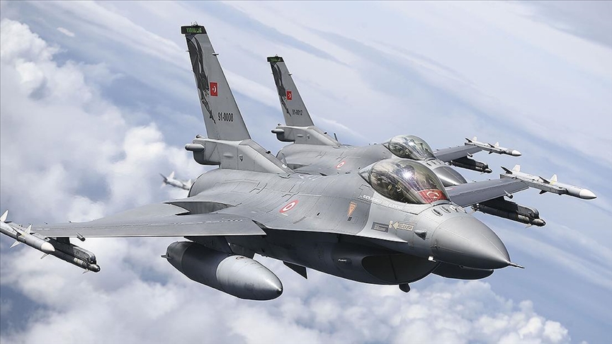 Türk jetleri NATOnun hava polisliği görevi sonrasında yurda döndü
