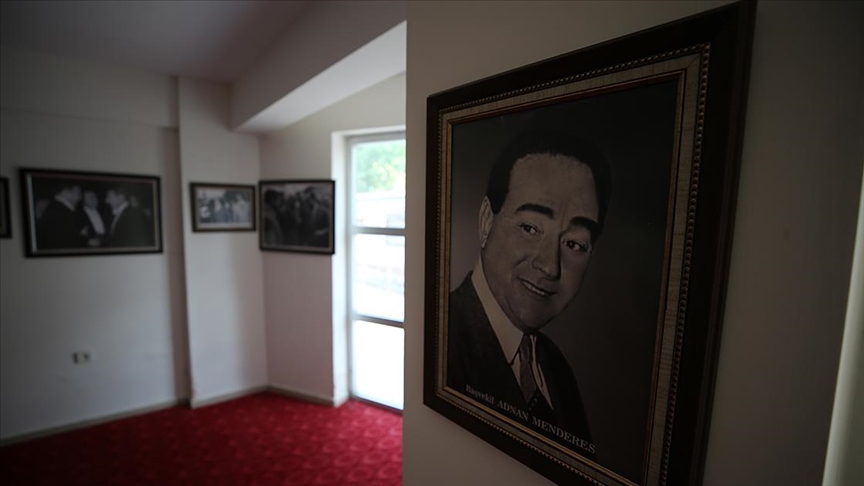 'Demokrasi şehidi' Menderes memleketinde hüzünle hatırlanıyor