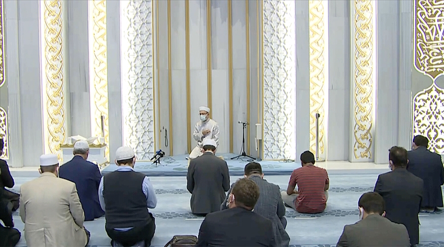 Diyanet İşleri Başkanı Erbaş öğrencilerle sabah namazında bir araya geldi