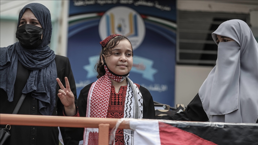 غزة...حفل استقبال لطفلة بٌترت ساقها خلال العدوان الإسرائيلي الأخير