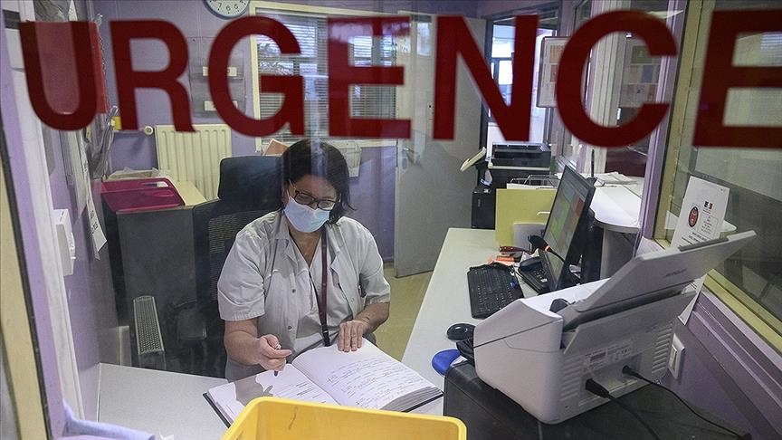 هزاران نفر از کادر بهداشتی فرانسه به دلیل عدم دریافت واکسن کرونا معلق شدند	