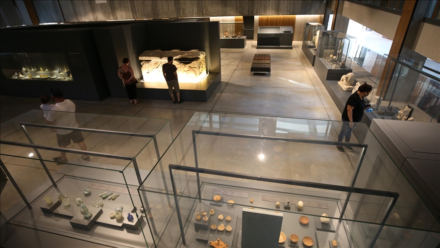 Troya Müzesi'nde açılan sergi, kazıların 150 yıllık geçmişini belgelerle anlatıyor