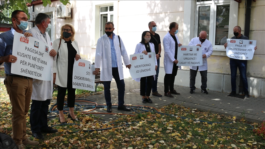 Protest u Prištini: Savez sindikata zdravstva Kosova traži isplatu dodatka na plate