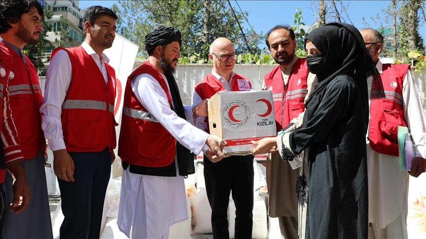 Le Croissant-Rouge turc fournit des aides alimentaires à 100 familles nécessiteuses en Afghanistan