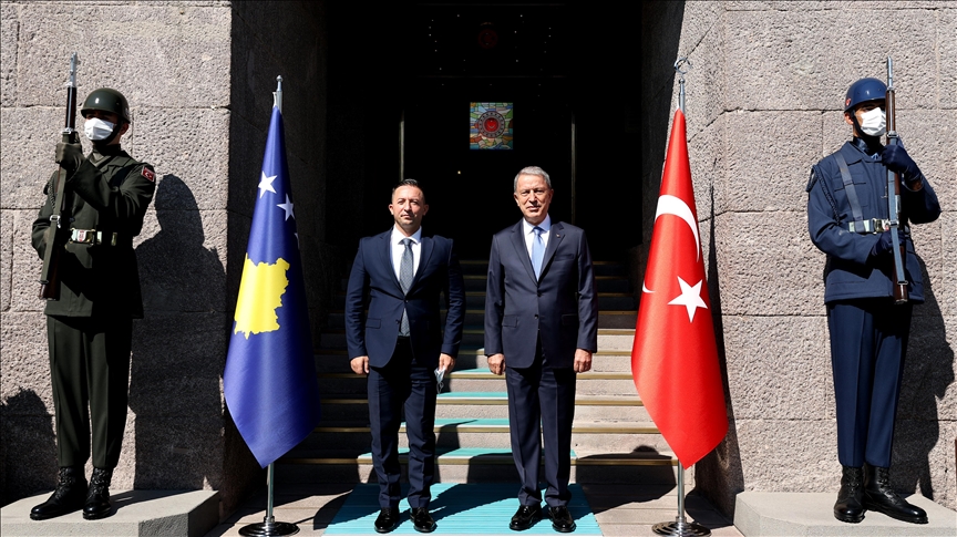Turkish, Kosovan defense chiefs discuss military cooperation