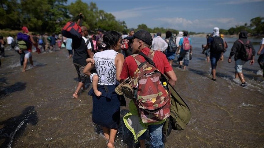 В США из Мексики хлынули десятки тысяч нелегальных мигрантов 