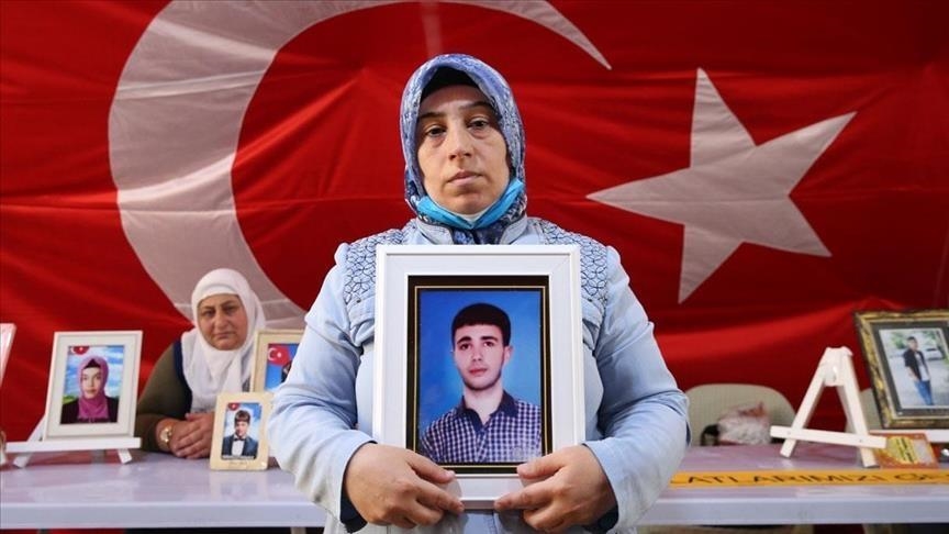 Dayikên Diyarbekirê dixwazin bigihêjin ewladên xwe