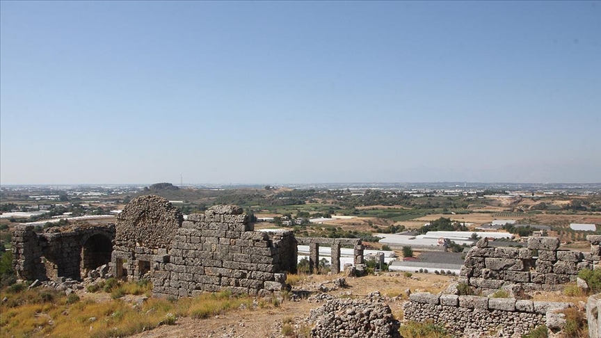 Antalyadaki Sillyon Antik Kentinde demirci ve bıçak atölyesi bulundu