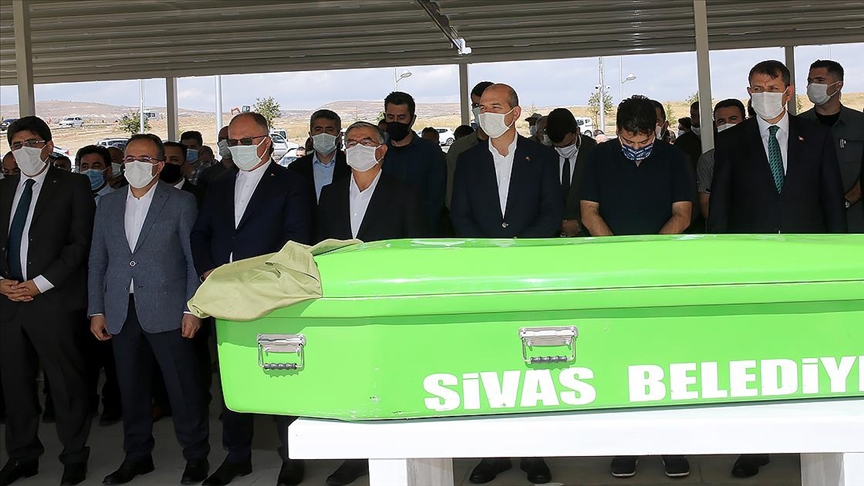 İçişleri Bakanı Süleyman Soylu, Sivasta şehit annesinin cenaze törenine katıldı