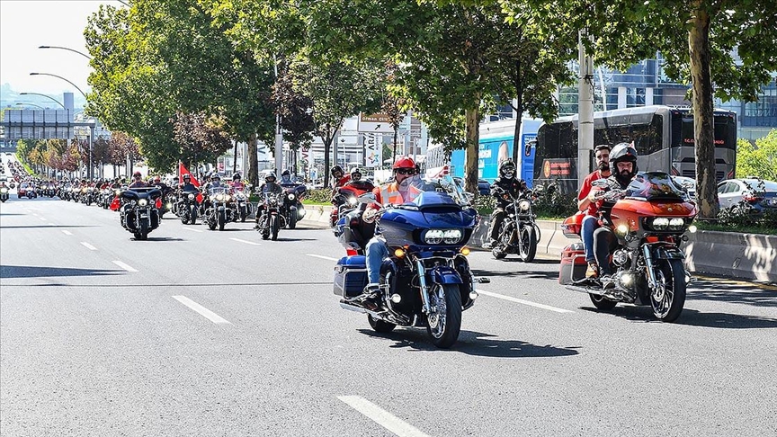 Ankarada 400 motosiklet tutkunu gaziler için turladı