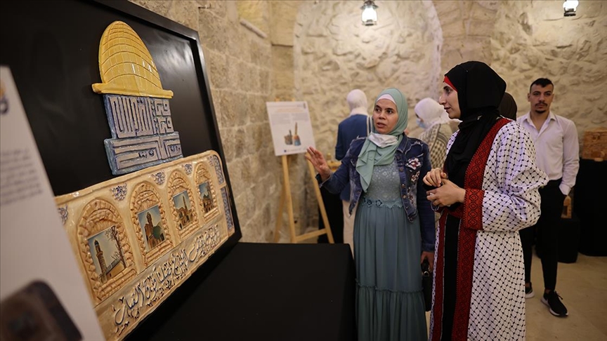Filistinli sanatçıların Kudüs konulu seramik çalışmalarının yer aldığı sergi Doğu Kudüste ziyarete açıldı