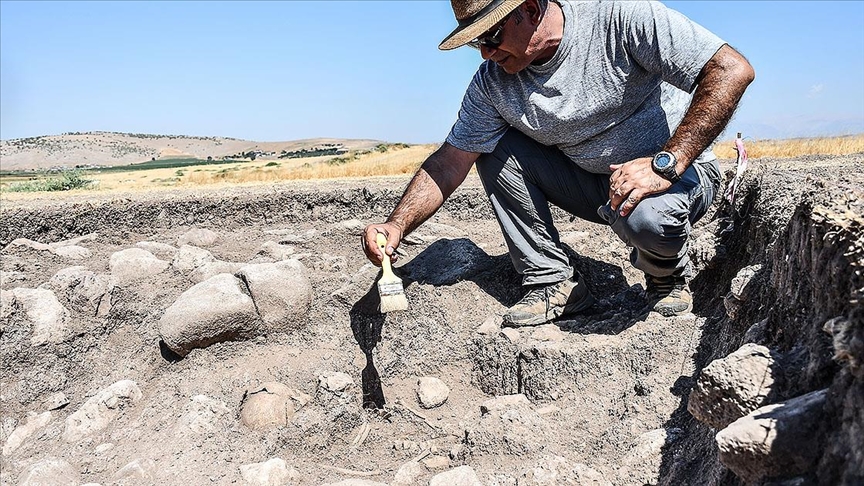 Domuztepe Höyüğünde Orta Çağ Dönemine ait çocuk iskeleti bulundu