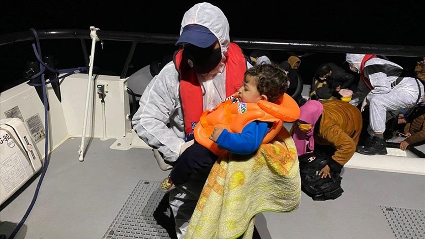 İtalyan gazetesi, Yunanistanın Ege Denizinde düzensiz göçmenleri geri itmesini işledi