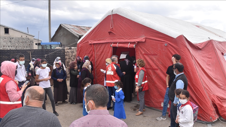 Ekîbên tenduristiyê li Qersê seba aşîkirinê mal bi mal digerin