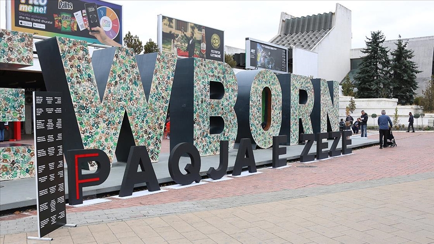 Kosovo: Međunarodni dan mira obeležen uličnom akcijom “Crni mir“