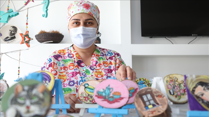 Sağlık çalışanları salgın döneminin stresini sanatla aşıyor