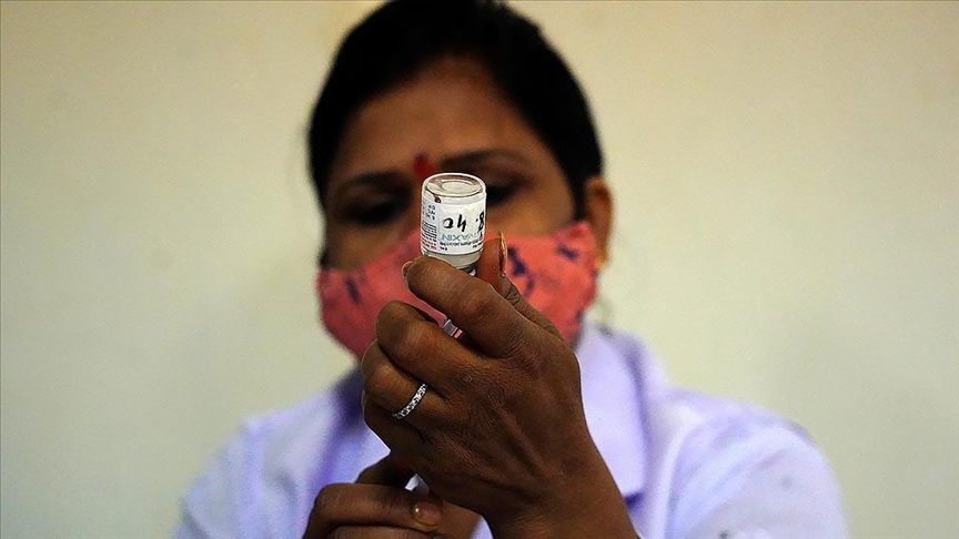 Hindistan’dan aşı kartlarını tanımayan İngiltere'ye tepki