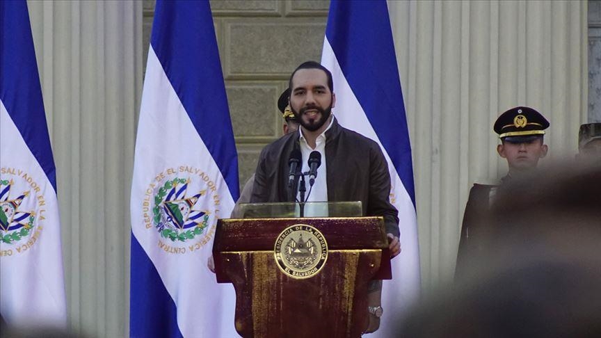 Претседателот на Ел Салвадор, Букеле, на Твитер себеси се опиша како „Најкул диктатор во светот“
