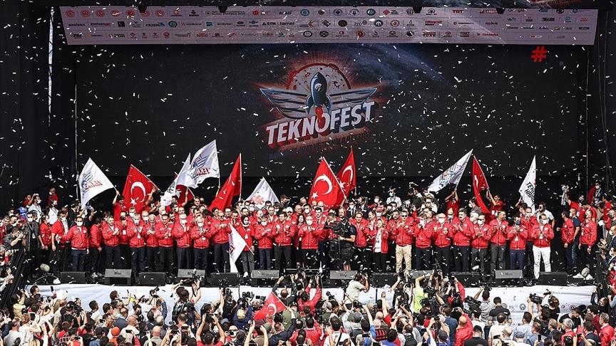 Во Истанбул започна најголемиот турски фестивал за воздухопловство и технологија ТЕКНОФЕСТ