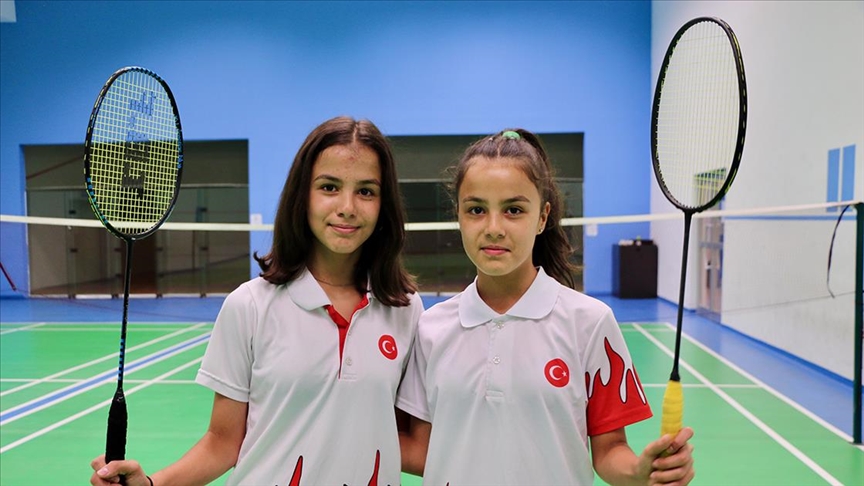 Badmintonun ikizleri ay yıldızlı formayla Avrupada raket sallayacak