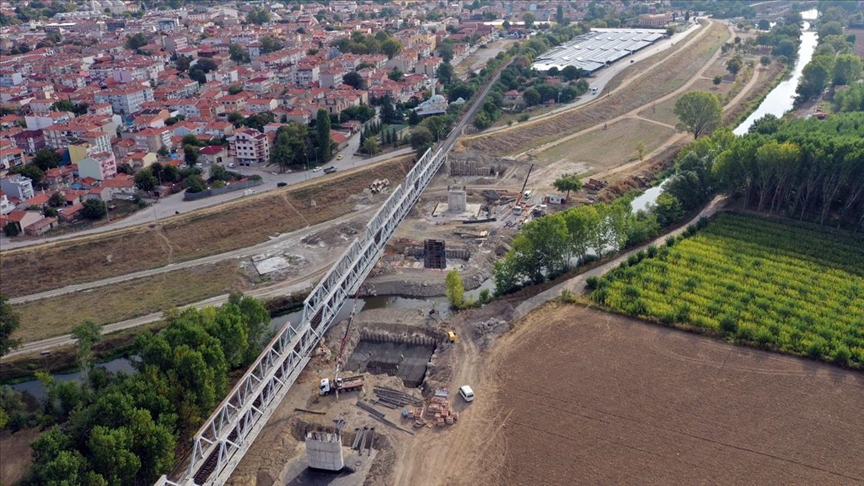Halkalı-Kapıkule Demir Yolu Projesinin Edirnedeki viyadük çalışmaları sürüyor