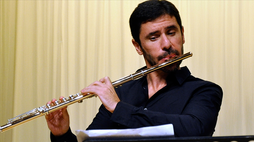 Flüt sanatçısı Evcil, Thomas de Hartmann'ın ilk kez kaydedilen 'Andaluz' konçertosunu yorumladı